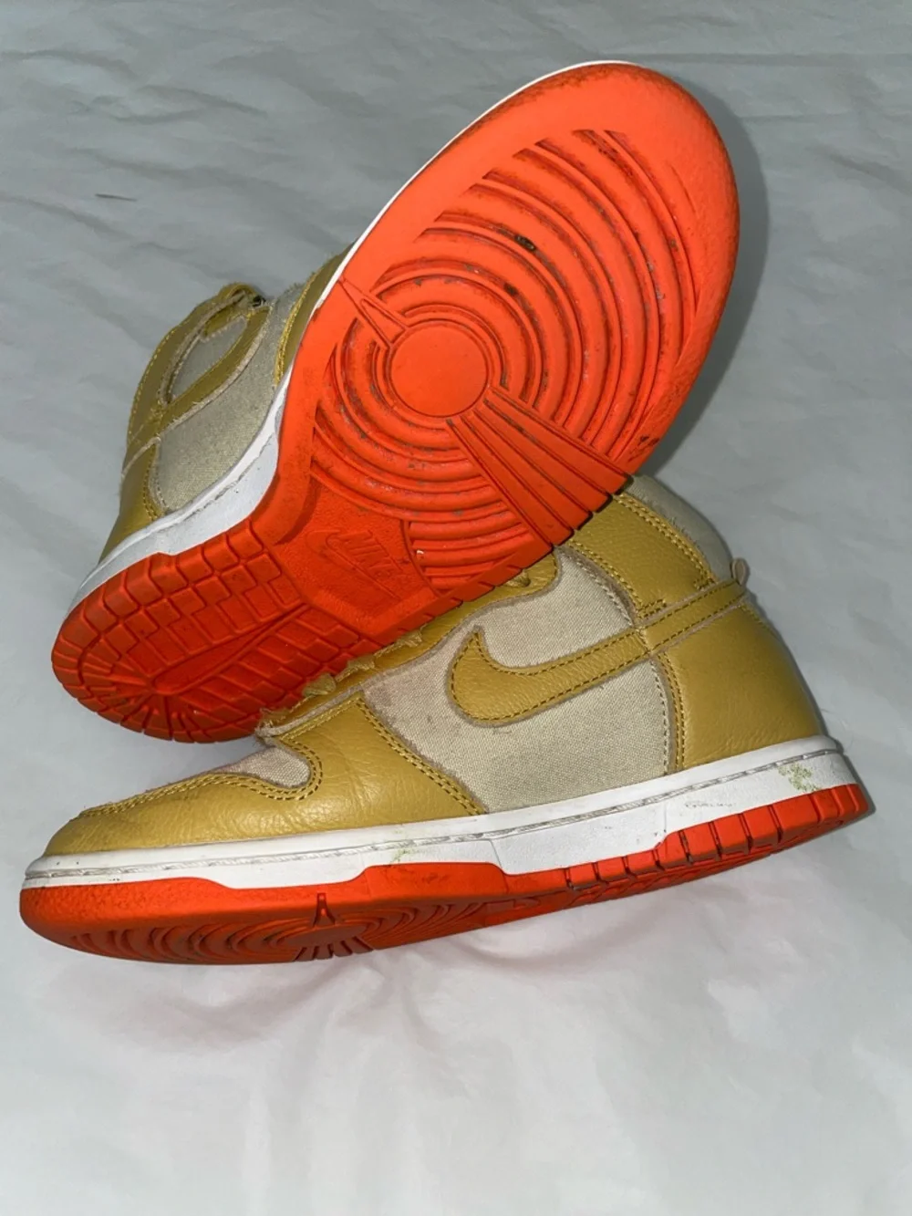 Nike Dunk High sneakers Wheat Gold and Safety Orange